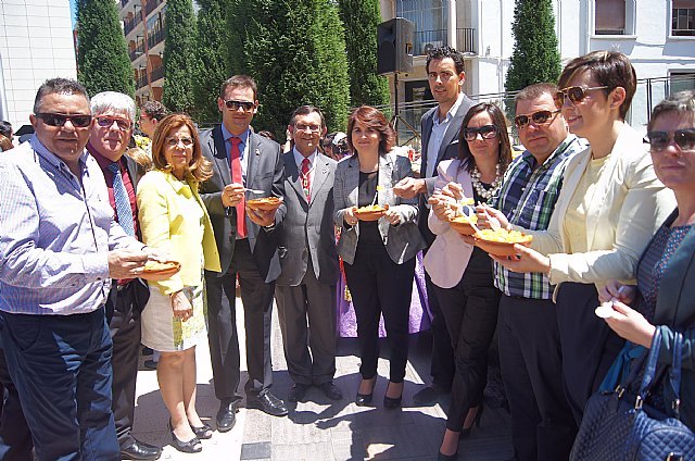 Totana, municipio invitado ayer a la fiesta mayor de 'Las Calderas' de Almassora (Castellón)
