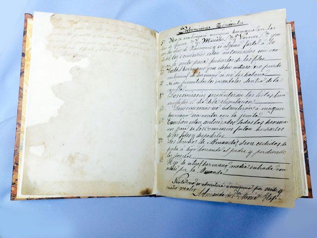 Libro de Actas restaurado / Fotos: Archivo Hdad. de Santa María Cleofé