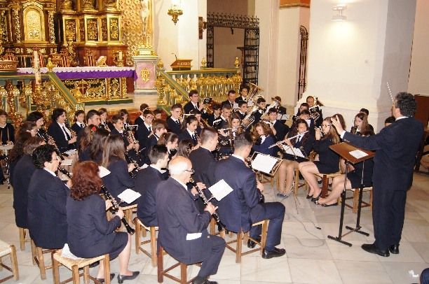 Se celebra el tradicional Concierto de Marchas Pasionarias a cargo de la Agrupación Musical en la iglesia parroquial de Santiago El Mayor