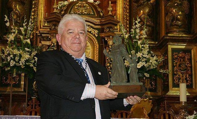 Juan Martínez Fernández, «el Enterraor» en una foto de archivo cuando fue nombrado Nazareno de Honor
