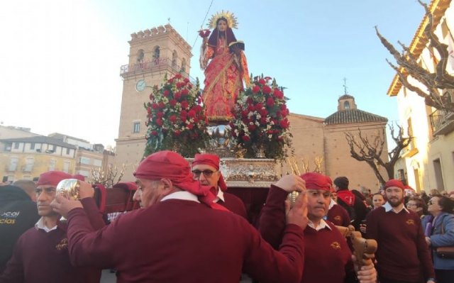 Más de 15.000 personas participan en la jornada de romería de Santa Eulalia de Mérida, Patrona de Totana, que regresa a su santuario en Sierra Espuña