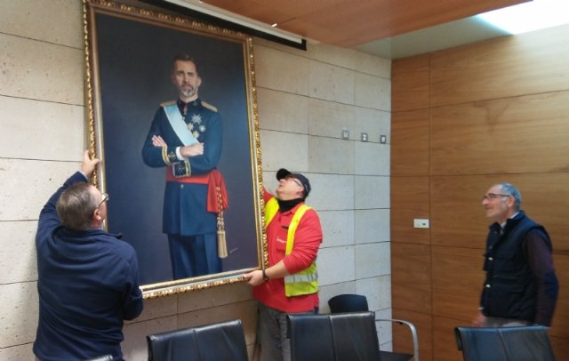 Se devuelve el cuadro del rey Felipe VI cedido temporalmente por un vecino de Totana con motivo de la celebración del Centenario de la Ciudad 1918-2018