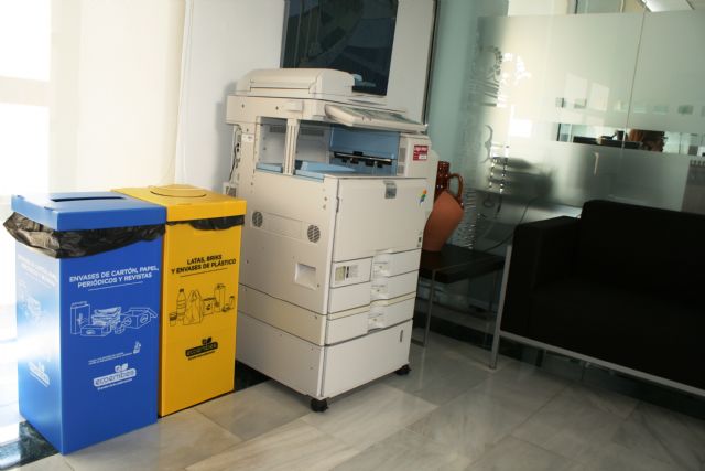 Implantan la recogida selectiva de residuos de envases ligeros, papel y cartón en las dependencias municipales