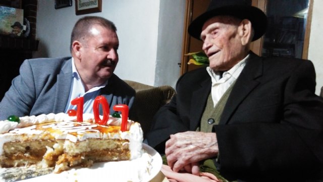 El alcalde felicita al 'Tío Juan Rita', el vecino más longevo de Totana e Hijo Adoptivo de la Ciudad, con motivo de su 107 cumpleaños