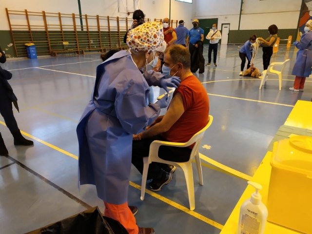 Salud Pública del Área III comunica que esta semana próxima comenzarán a administrar dosis de la vacuna AstraZeneca a más colectivos de Totana