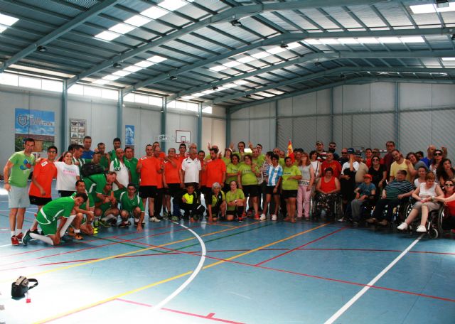 Usuarios de tres centros con discapacidad intelectual de la Región celebran una jornada deportiva de convivencia en Totana disputando competiciones y concursos
