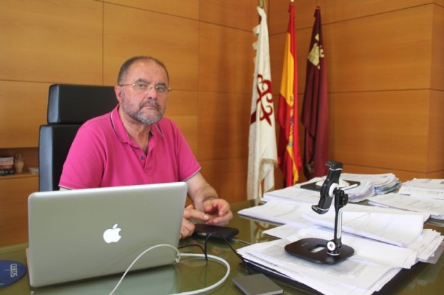 El alcalde muestra su rechazo por el procedimiento de reparto de los fondos extraordinarios del Gobierno de España para combatir la pandemia en los municipios de la Región