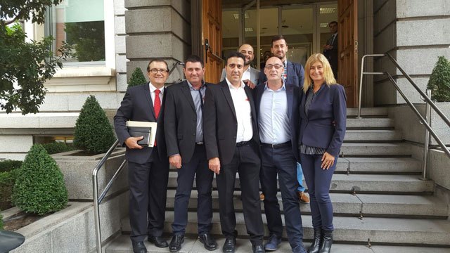 Soler y el resto de la delegación junto a los diputados Garaulet y Martínez.