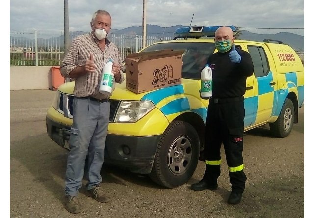 La Sociedad de Cazadores de El Paretón dona 2.000 litros de lejía para desinfectar espacios urbanos de esta pedanía
