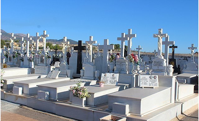 Se autoriza a las floristerías el acceso al cementerio municipal de Totana y al parroquial de El Paretón-Cantareros