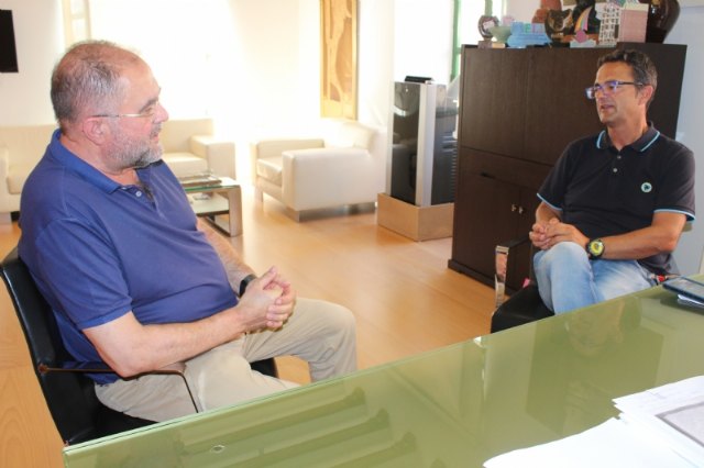 El alcalde se reúne con el presidente de la Asociación de Enfermedades Raras D´Genes