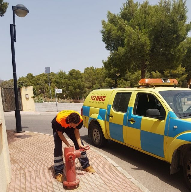 Voluntarios de Protección Civil realizan una revisión técnica a más de dos centenares de hidrantes