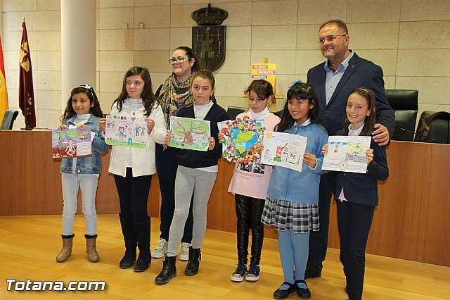 Entregan los premios del XIV Concurso de Dibujo sobre los Derechos del Niño