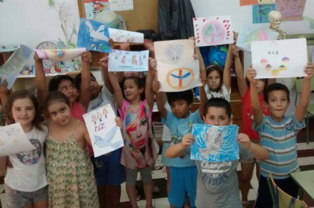 Participantes de las Escuelas de Verano “Holidays 3.0” realizan trabajos sobre la tolerancia, dentro de los actos de la “Semana de la Fuerza de la Memoria”