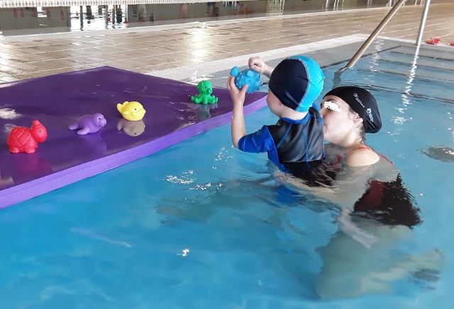 Se mantendrá el servicio de Terapia Acuática de los menores derivados por los centros educativos durante el año 2020 en la piscina climatizada