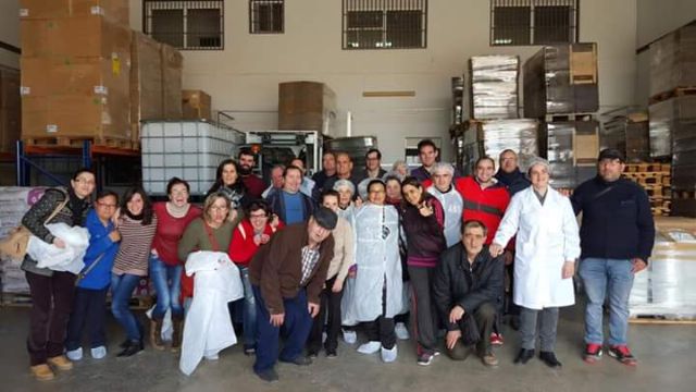 Usuarios del Centro de Día para Personas con Enfermedad Mental visitan las instalaciones de la empresa pastelera 'Vigala'
