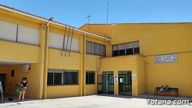 Video-denuncia del AMPA del Colegio Comarcal Deitania sobre deficiencias en las instalaciones del centro así como la presencia de cucarachas