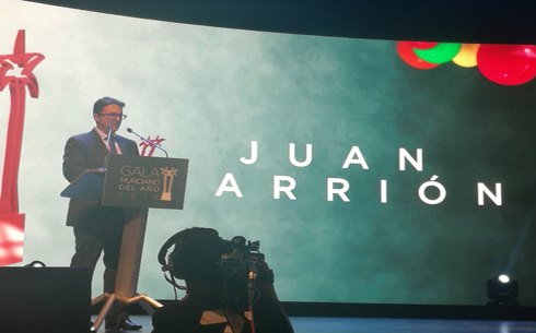 Juan Carrión, Presidente de FEDER y su Fundación recibe el premio Murciano del año 2016 en la categoría de Acción Social