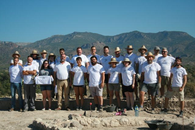Unos veinte voluntarios participan en el V Campo de Trabajo Arqueológico en el yacimiento de 'Las Cabezuelas', organizado por la Asociación 'Kalathos'