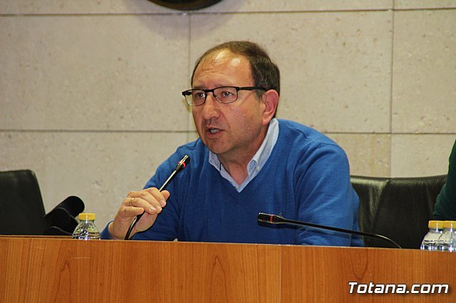 El concejal de Festejos, Agustín Gonzalo Martínez Hernández, durante el Pleno de abril de 2017 / Totana.com